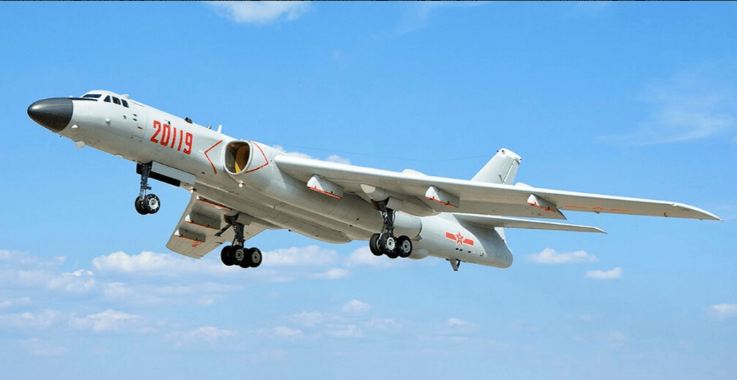 270架轰6严阵以待,强大核战轰打击群横空出世,美媒说了句大实话