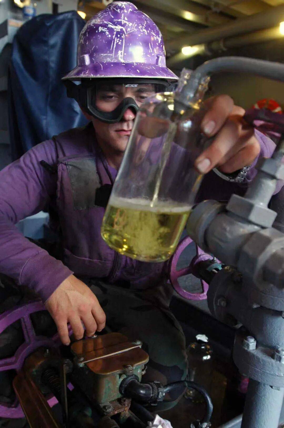 美海军在南海连摔两架飞机,因电磁攻击?中国军号发文