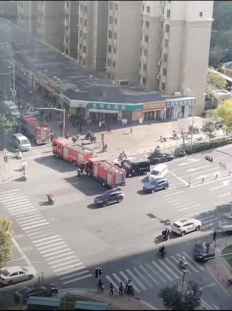 山东济南一临街餐饮店发生爆炸，疑有人员受伤！应急、公安、消防等多个部门现场处置