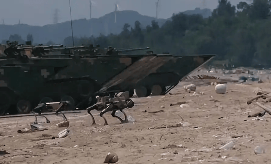 解放军“机器狼”投入台海，集群抢滩动作丝滑