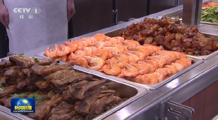 时速200公里急刹车！福建舰服役后第一餐：烤羊排，大虾，红烧肉