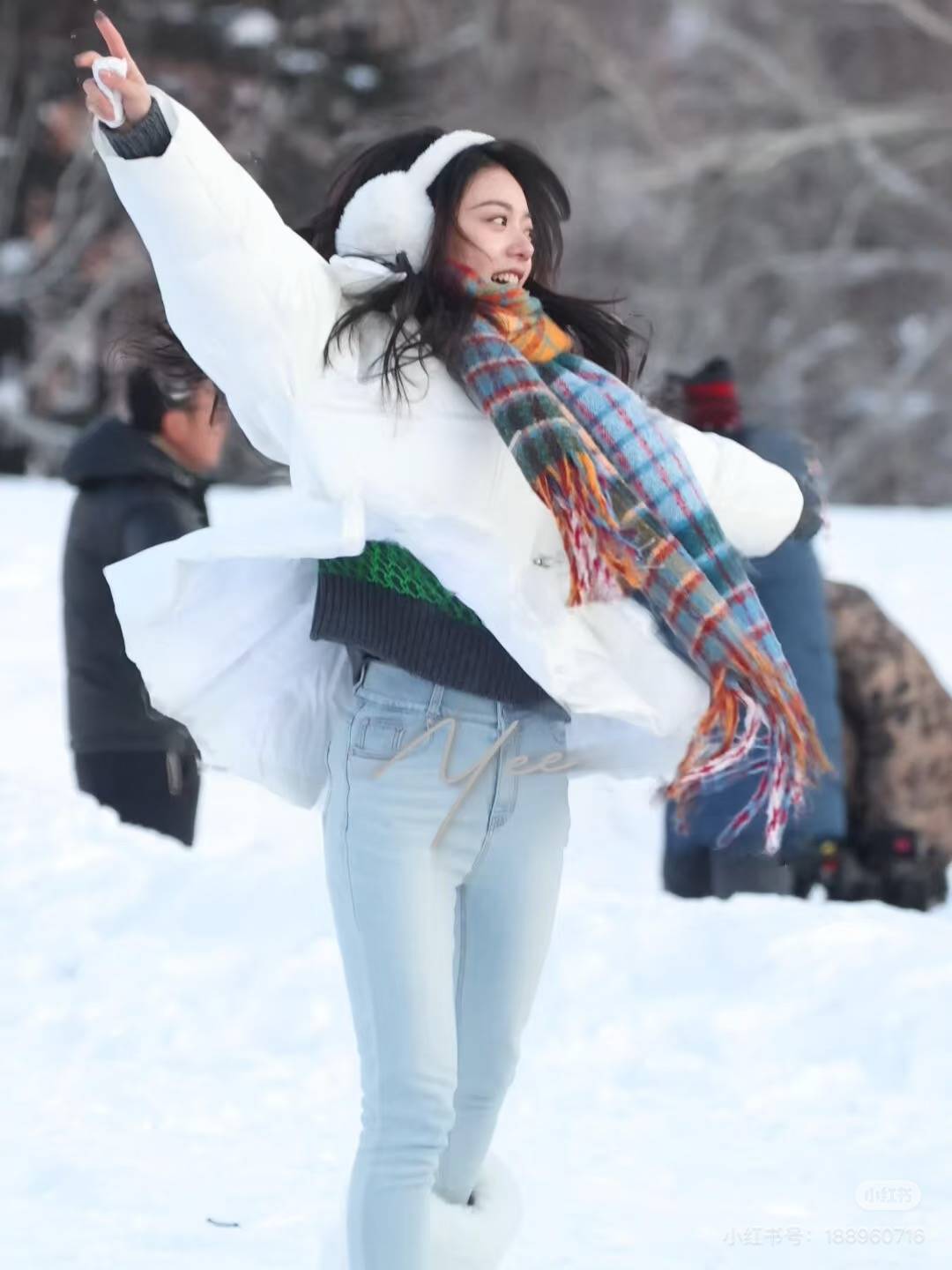 江浙沪富家女与企二代联姻如此甜，比撒糖戏码更有看头的是赵今麦的穿搭！