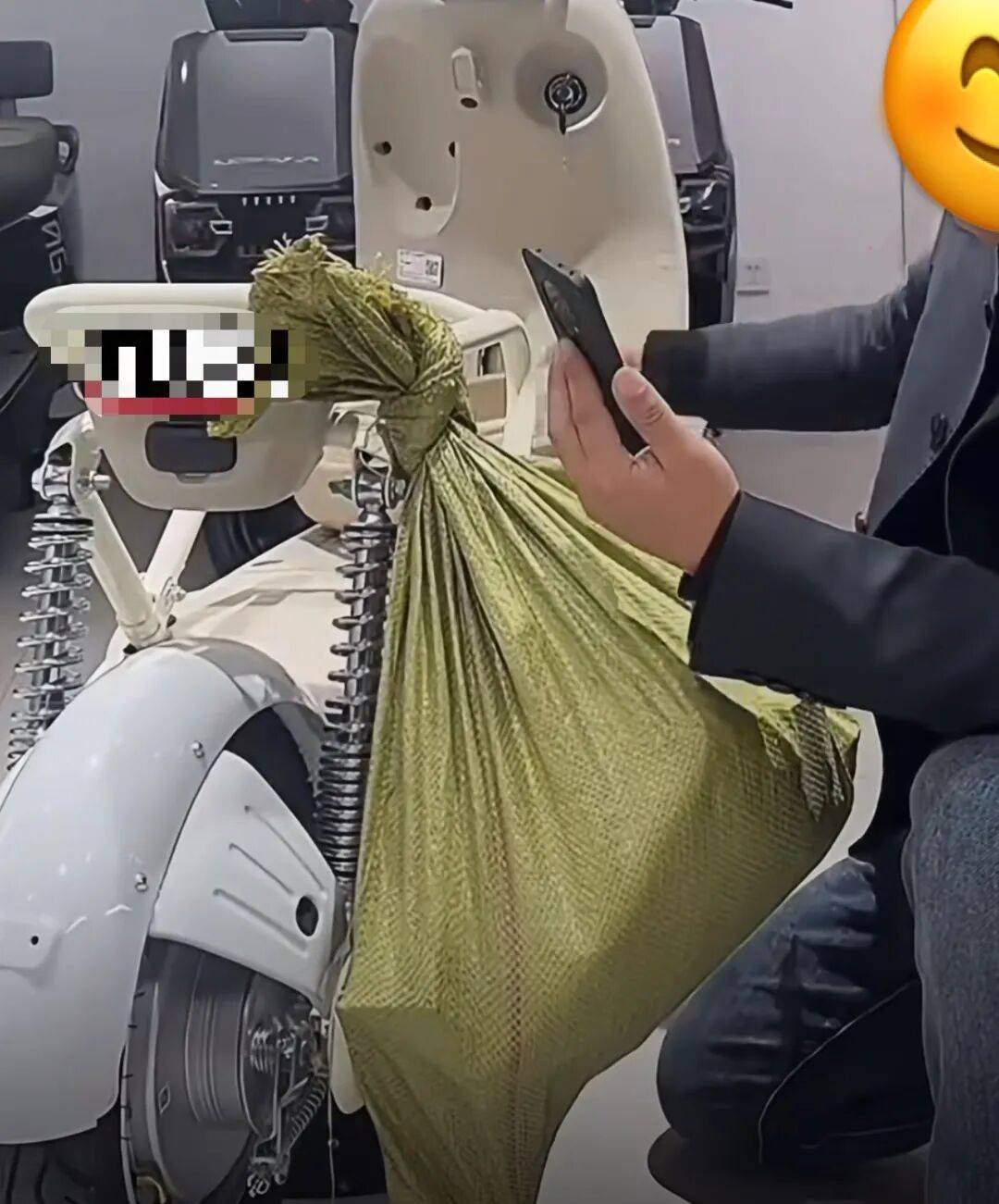 刚骑上新国标电驴的打工人，急眼了