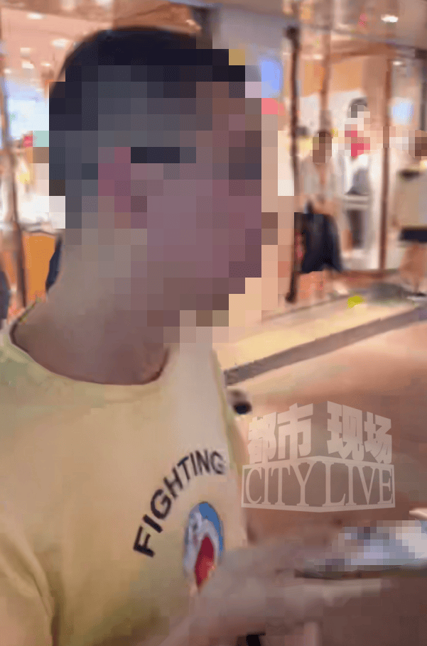 “一整页全是女性的腿”，山西两名女大学生称遭陌生男子尾随偷拍，并在对方手机中发现4万多张照片和视频；当地警方回应