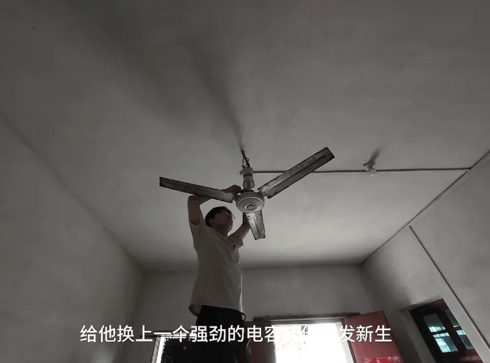 江西大二男生暑假下乡免费维修：十多天去了几十个村子，修了上百个家电，乡亲们送的西瓜矿泉水，成了他每天最大的“KPI”